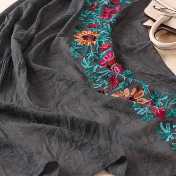 Soft embroidered scarf wrap shawls - Picture 7 of 16